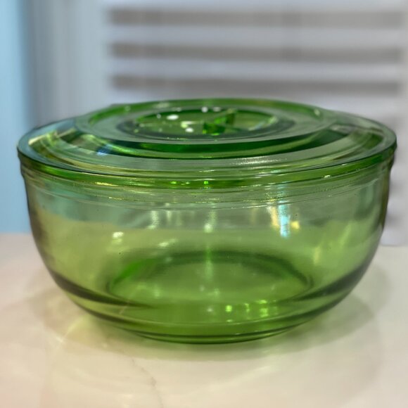 Museum-Quality Uranium Glass Refrigerator Bowl w Star lid, Vtg. Radiance Capsule - Picture 9 of 16